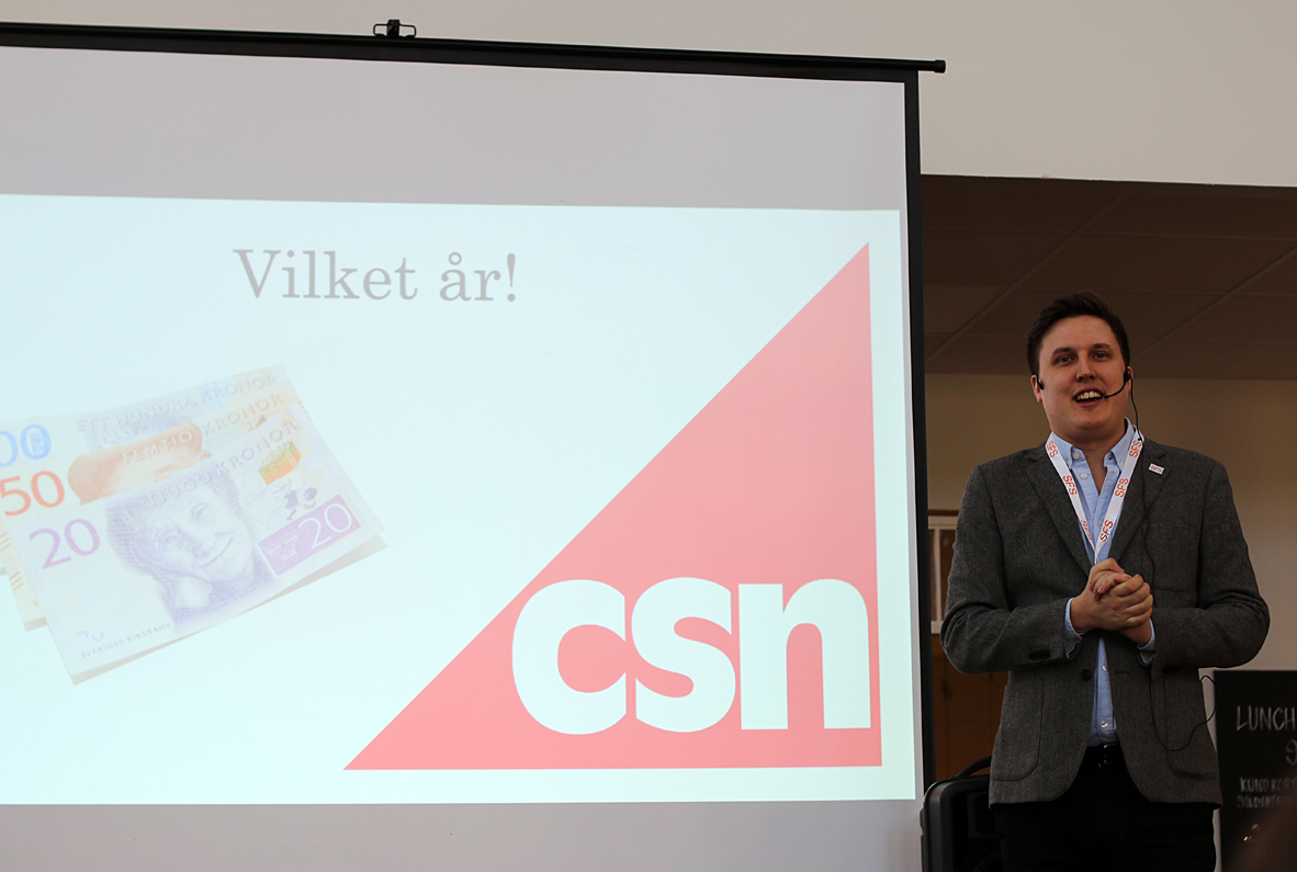 Jakob Adamovicz, vice ordförande i SFS, berättar om höjningen av studentbidraget som sker från och med höstterminen.