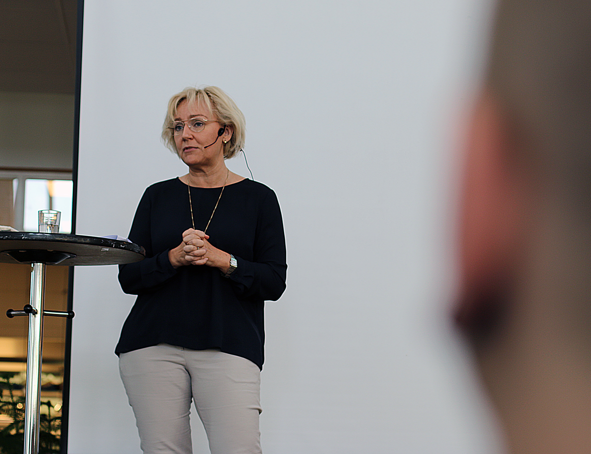 Helene Hellmark Knutsson, minister för högre utbildning och forskning, menar att kunskap för samhället framåt.